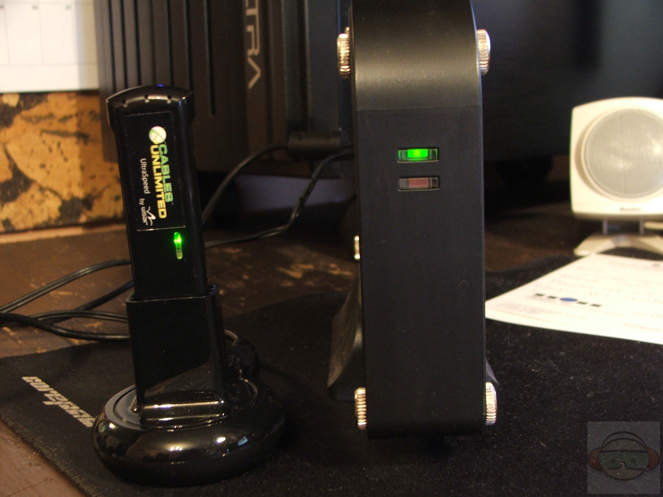 Cables Unlimited Wireless USB Kit with Transmitter and Receiver with Base Technogog