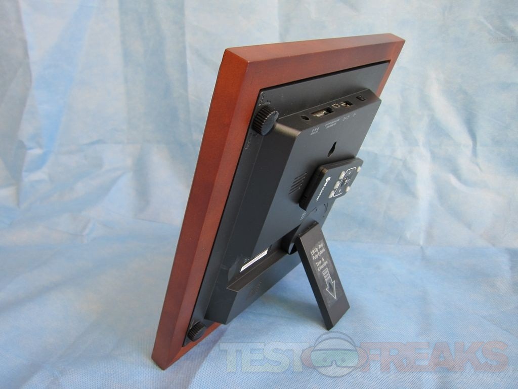 Review of GiiNii 8" "AllInOne" Digital Picture Frame Technogog